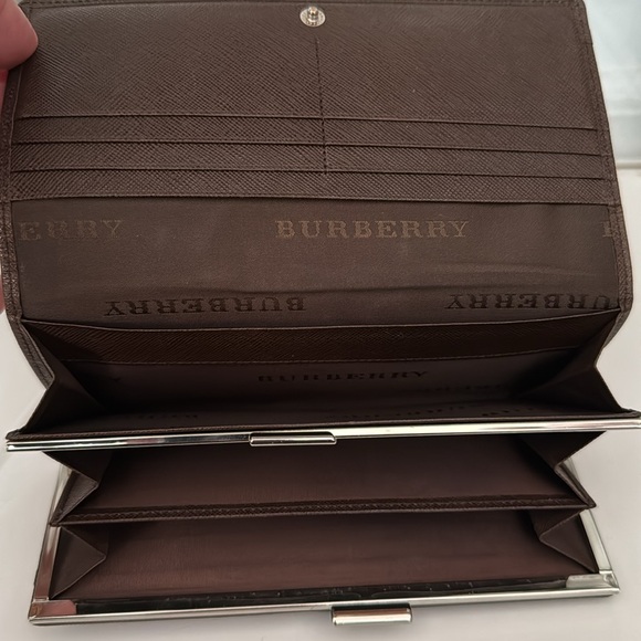 Burberry Nova Check Wallet - Picture 7 of 8
